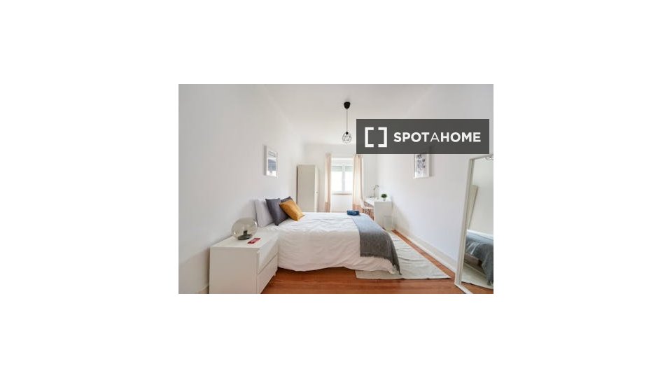 Double room Lisbon, 5 beds — photo 8