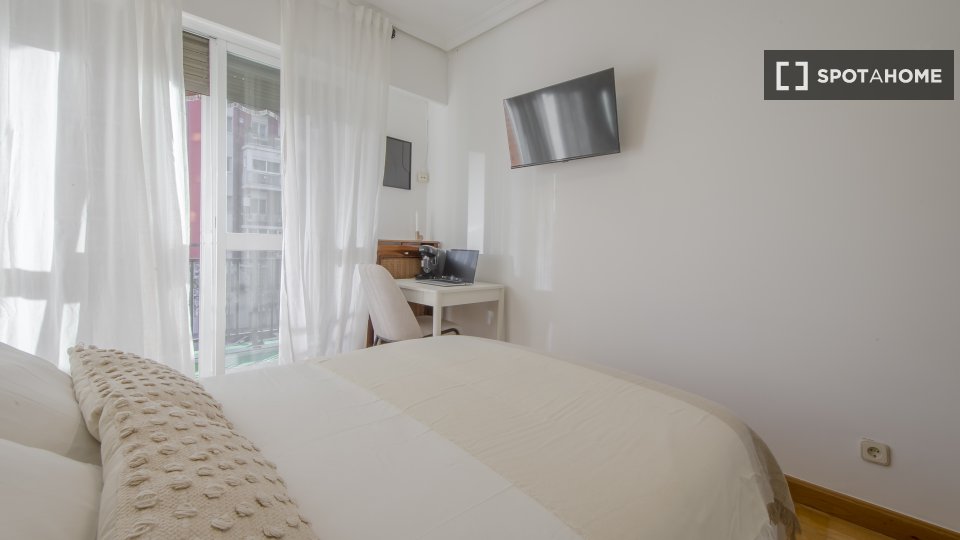 Double room Madrid, 5 beds, 145m² — photo 19
