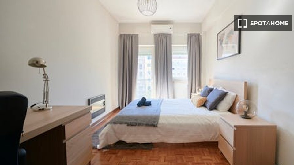 Double room Lisbon, 5 beds — photo 7