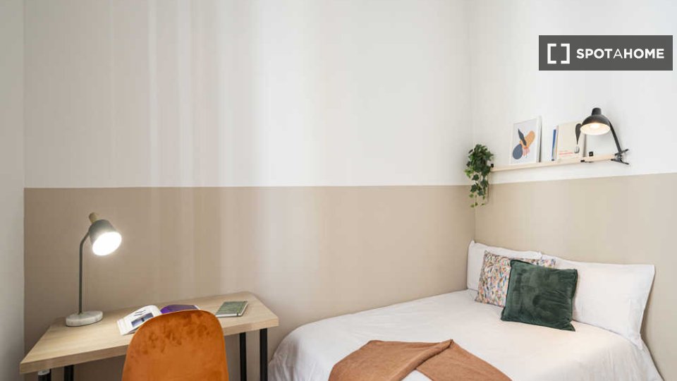 Double room Madrid, 16 beds — photo 46