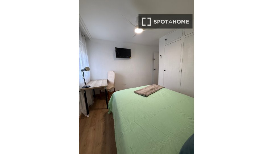 Double room Madrid, 4 beds — photo 10