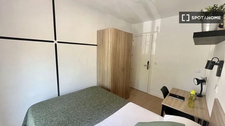 Double room Madrid, 6 beds — photo 12