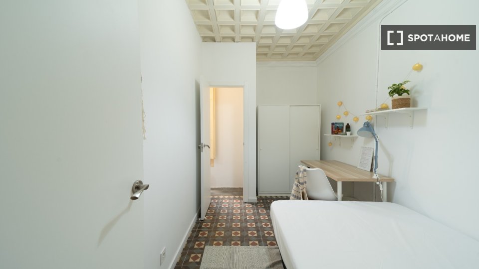 Double room Barcelona, 14 beds, 400m² — photo 10