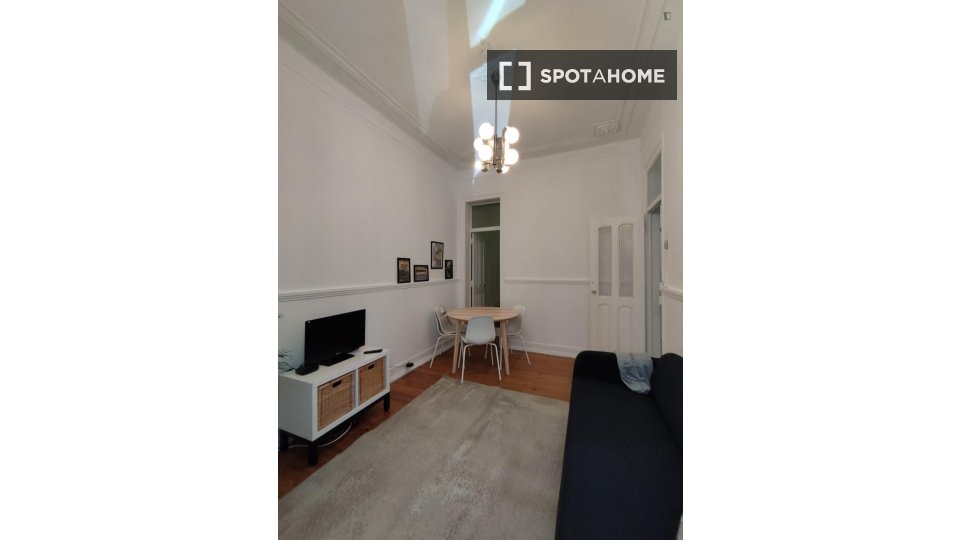 Apartment Lisbon, 2 beds, 75m² — photo 15
