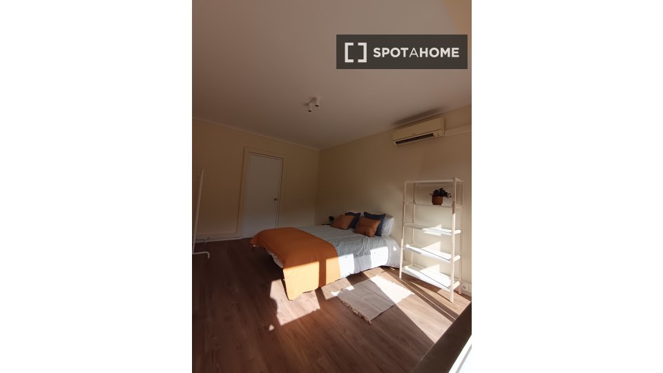 Double room Lisbon, 9 beds, 160m² — photo 5