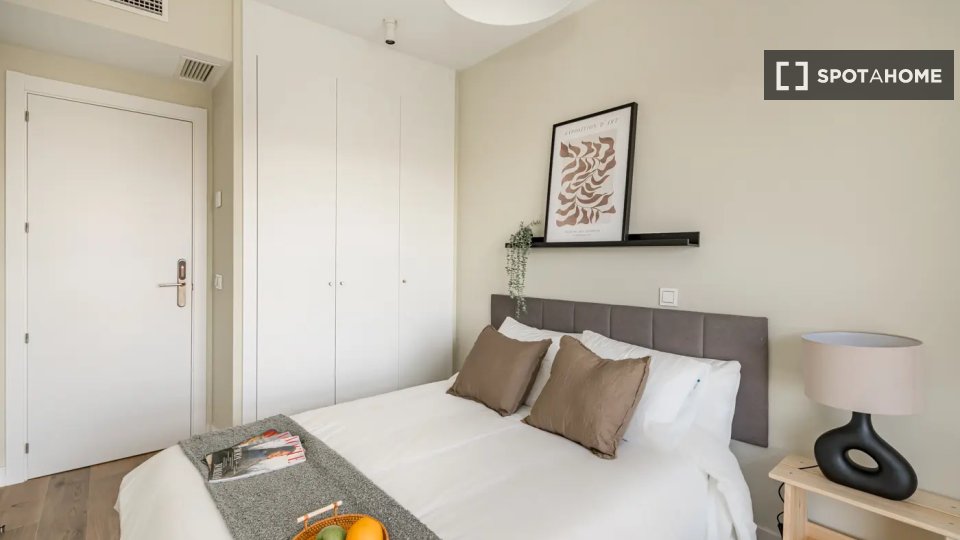 Double room Madrid, 5 beds — photo 4