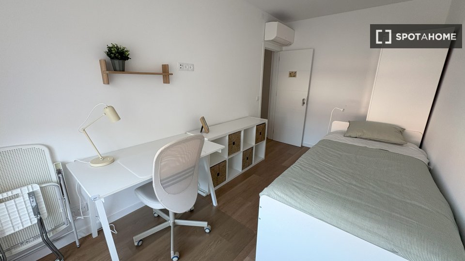 Double room Lisbon, 4 beds, 90m² — photo 8