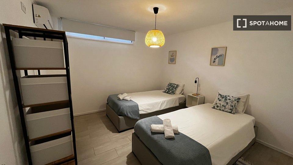 Double room Porto, 3 beds, 85m² — photo 26