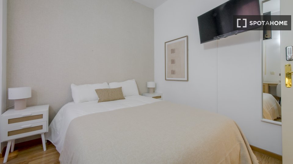 Double room Madrid, 5 beds — photo 10