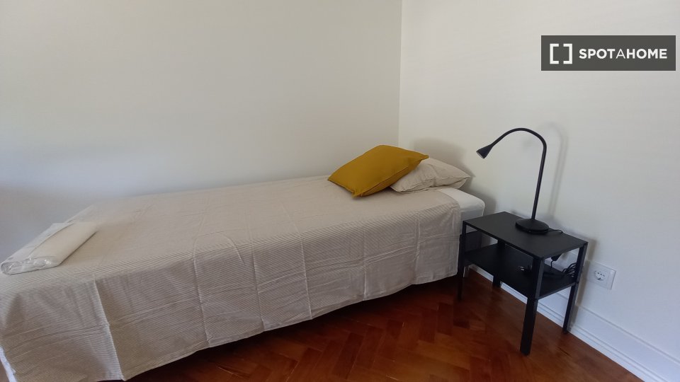 Double room Lisbon, 5 beds, 130m² — photo 18
