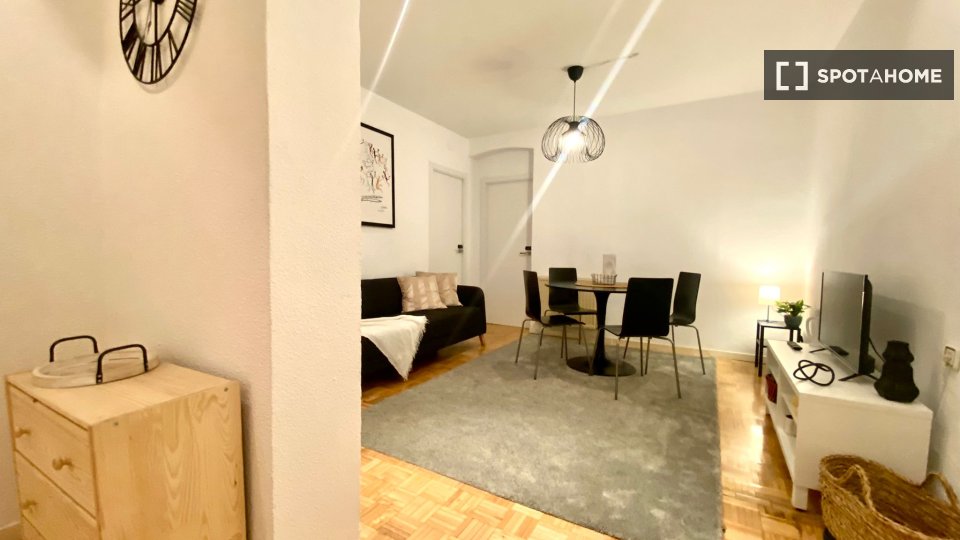 Double room Madrid, 5 beds — photo 9