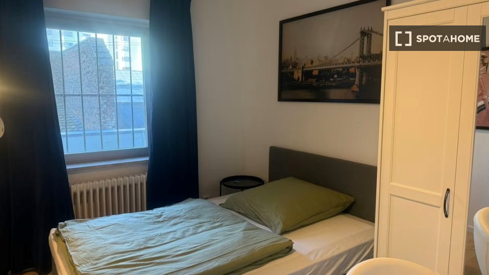 Double room Dusseldorf, 4 beds, 100m² — photo 1