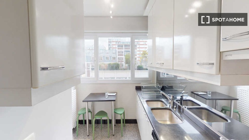 Double room Paris, 5 beds, 100m² — photo 1