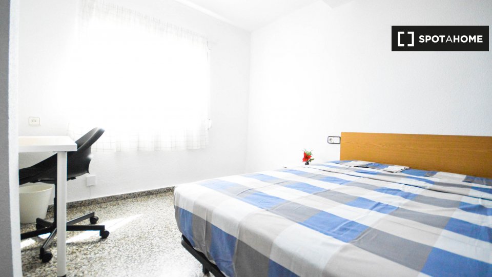 Apartment Valencia, 4 beds, 90m² — photo 13