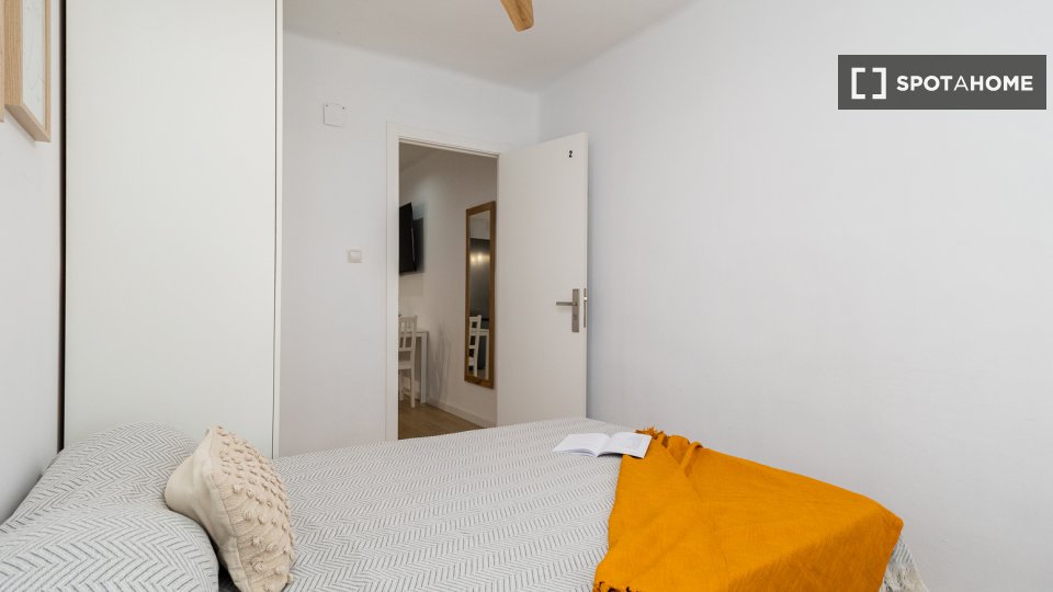 Double room Valencia, 5 beds, 90m² — photo 3