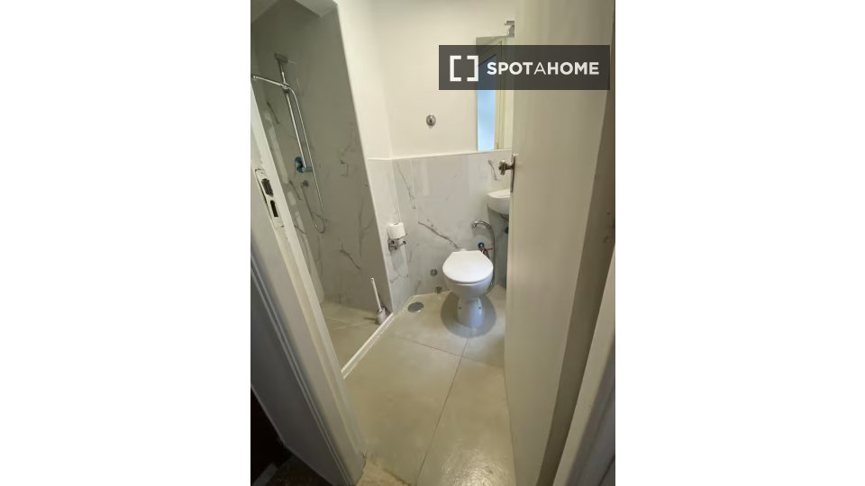 Double room Rome, 5 beds, 20m² — photo 2