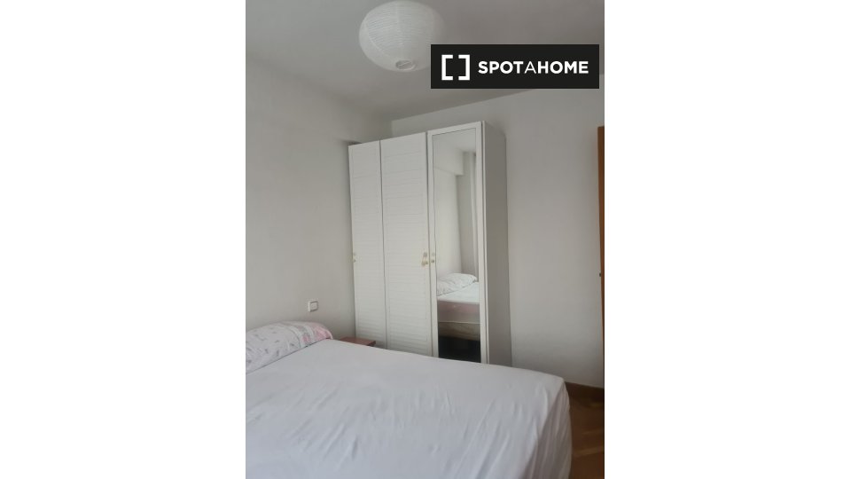Double room Madrid, 3 beds, 80m² — photo 3