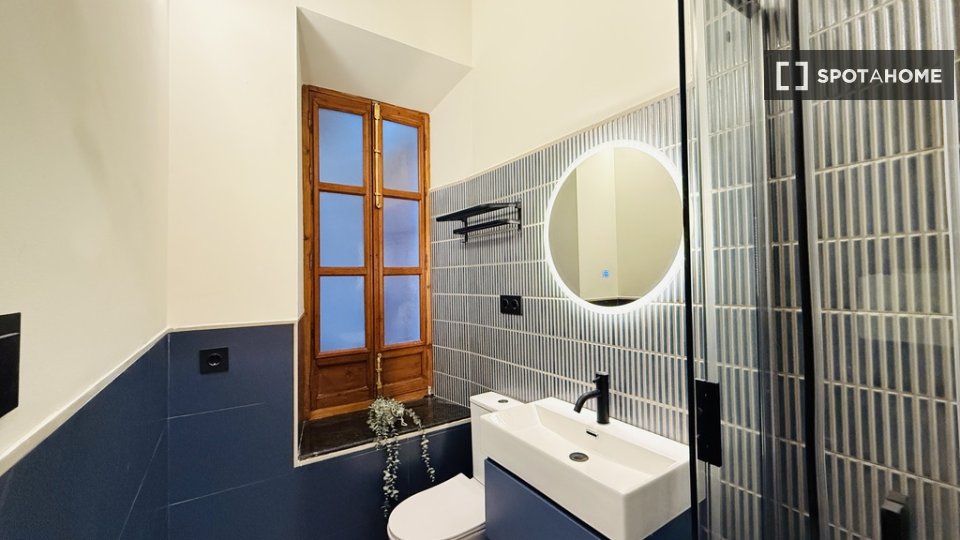 Double room Granada, 1 bed — photo 17