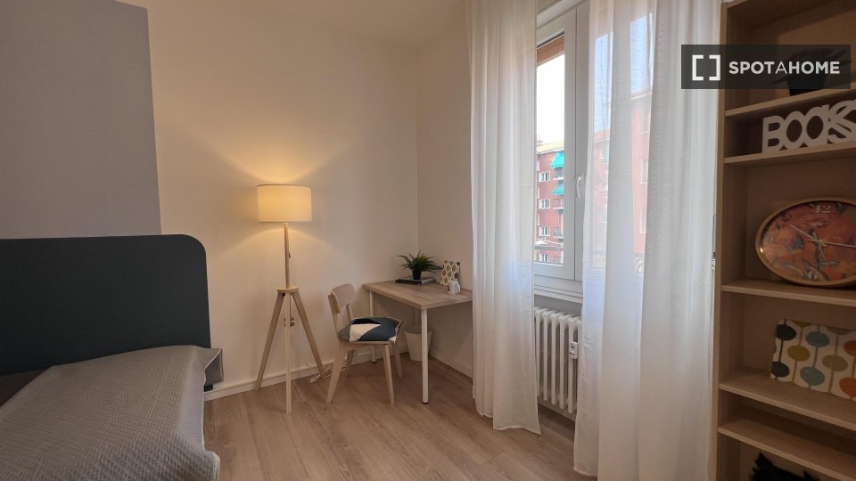 Double room Bologna, 3 beds — photo 17
