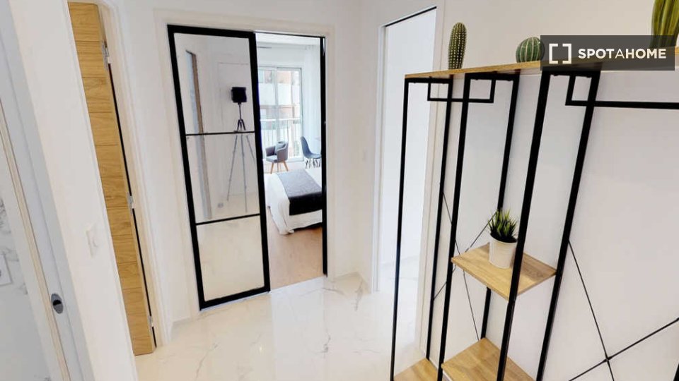 Double room Paris, 5 beds, 110m² — photo 3