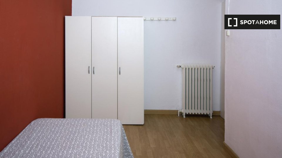 Double room Madrid, 6 beds — photo 1