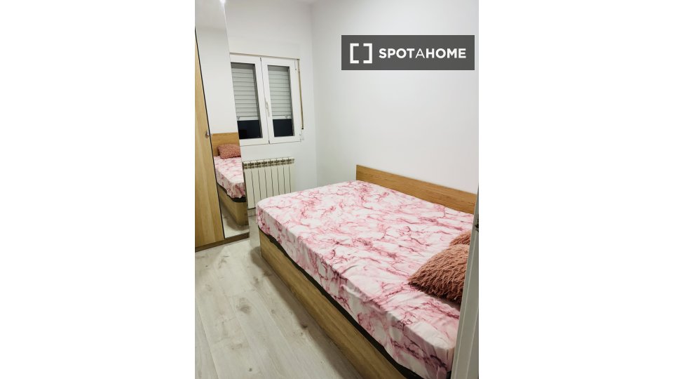 Double room Madrid, 3 beds — photo 1