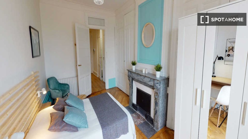Double room Lyon, 5 beds, 130m² — photo 11