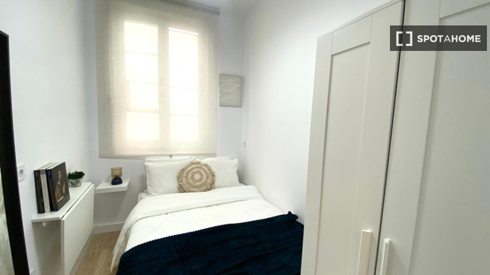 Double room Madrid, 9 beds — photo 9