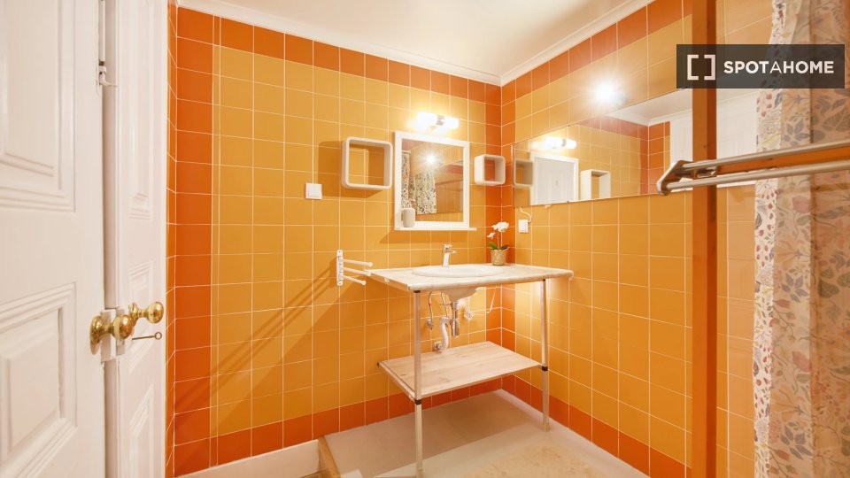 Double room Lisbon, 8 beds — photo 17