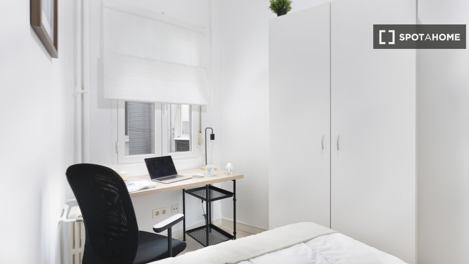 Double room Madrid, 5 beds — photo 2