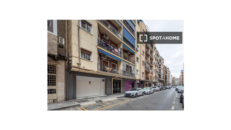 Double room Granada, 4 beds, 112m² — photo 4