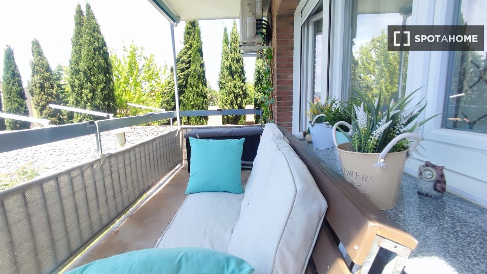 Double room Madrid, 3 beds, 85m² — photo 5