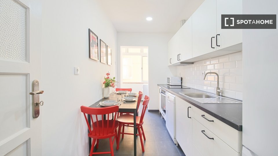 Double room Lisbon, 4 beds — photo 56
