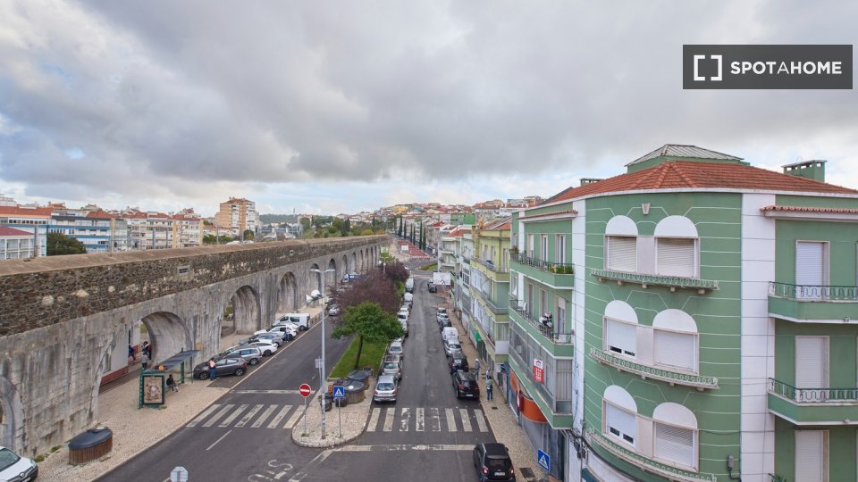 Double room Lisbon, 4 beds — photo 44