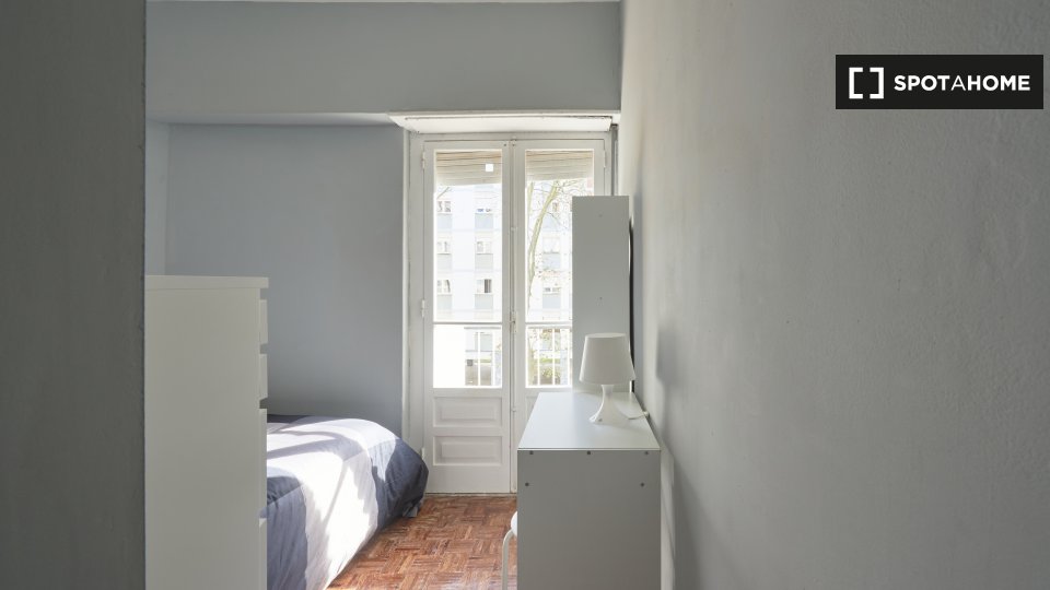 Double room Lisbon, 6 beds — photo 16