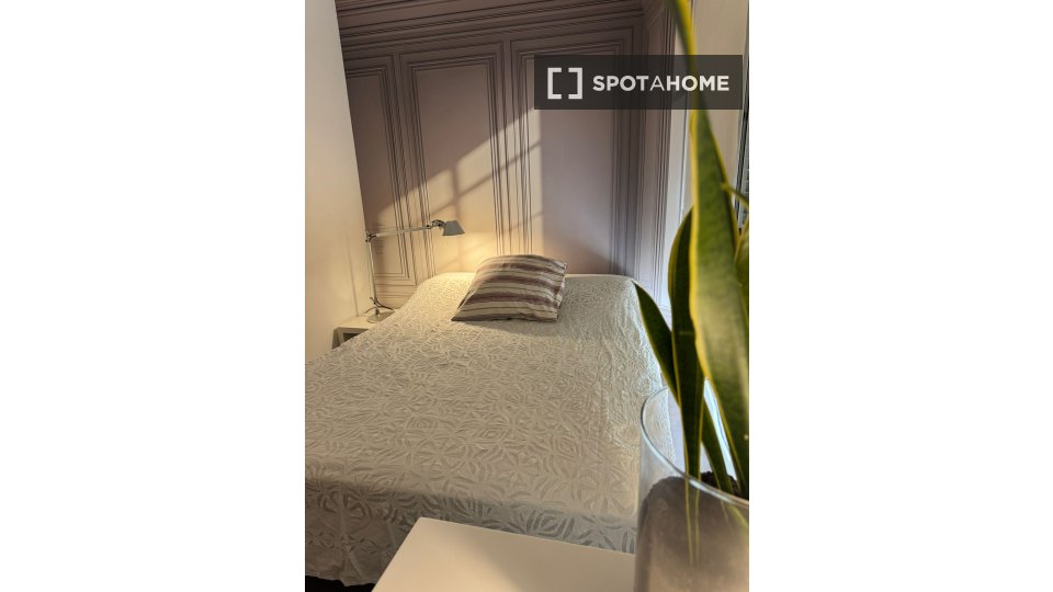 Double room Valencia, 3 beds, 140m² — photo 50