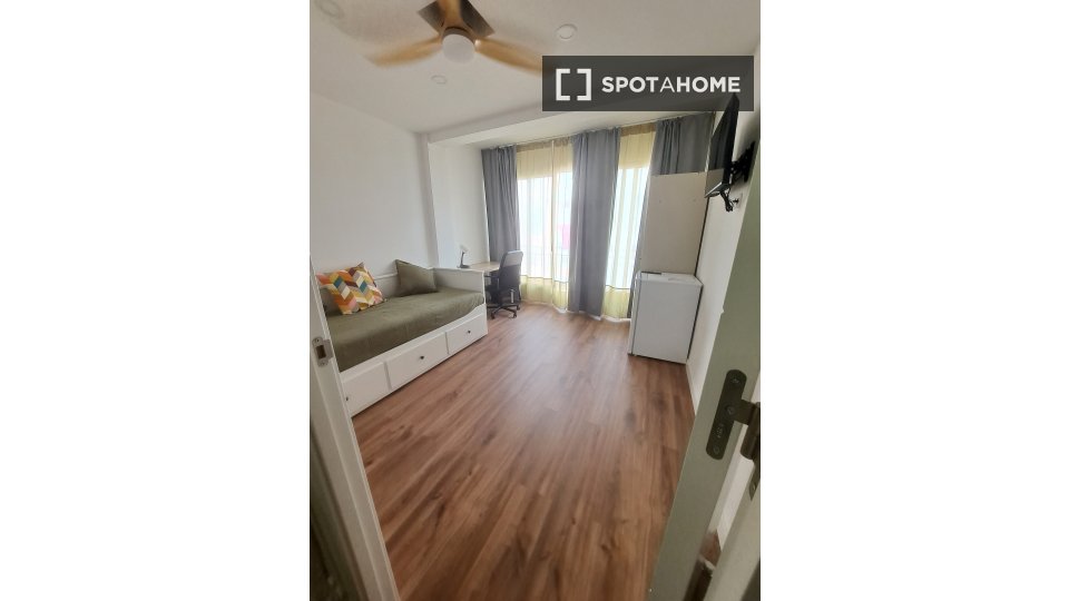 Double room Valencia, 4 beds, 75m² — photo 12