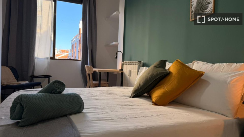 Double room Madrid, 5 beds, 90m² — photo 13