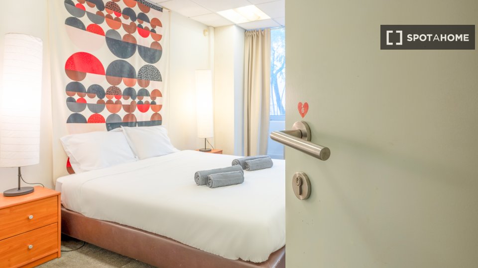 Double room Lisbon, 9 beds, 290m² — photo 1