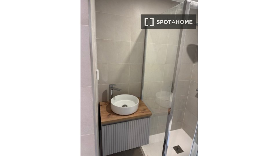 Double room Lisbon, 2 beds — photo 16