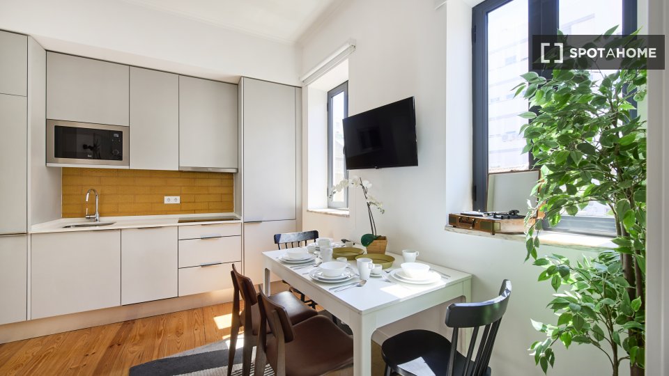 Apartment Lisbon, 2 beds, 45m² — photo 11
