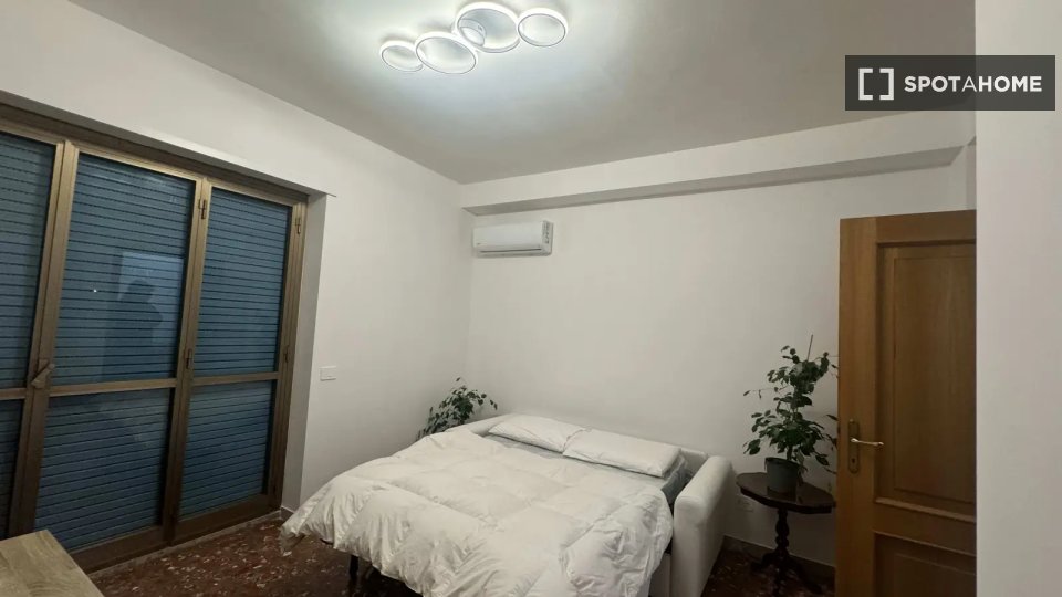 Double room Rome, 3 beds, 80m² — photo 11