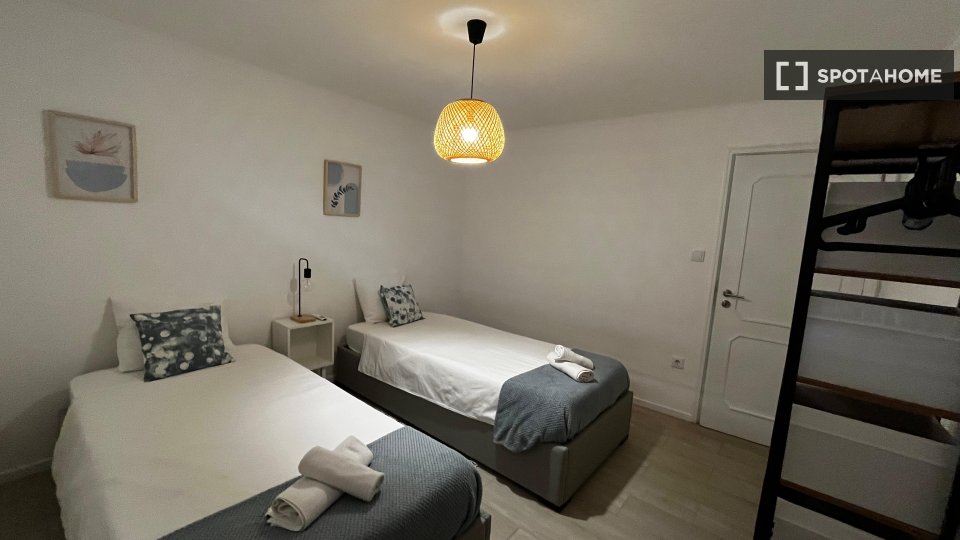 Double room Porto, 3 beds, 85m² — photo 28