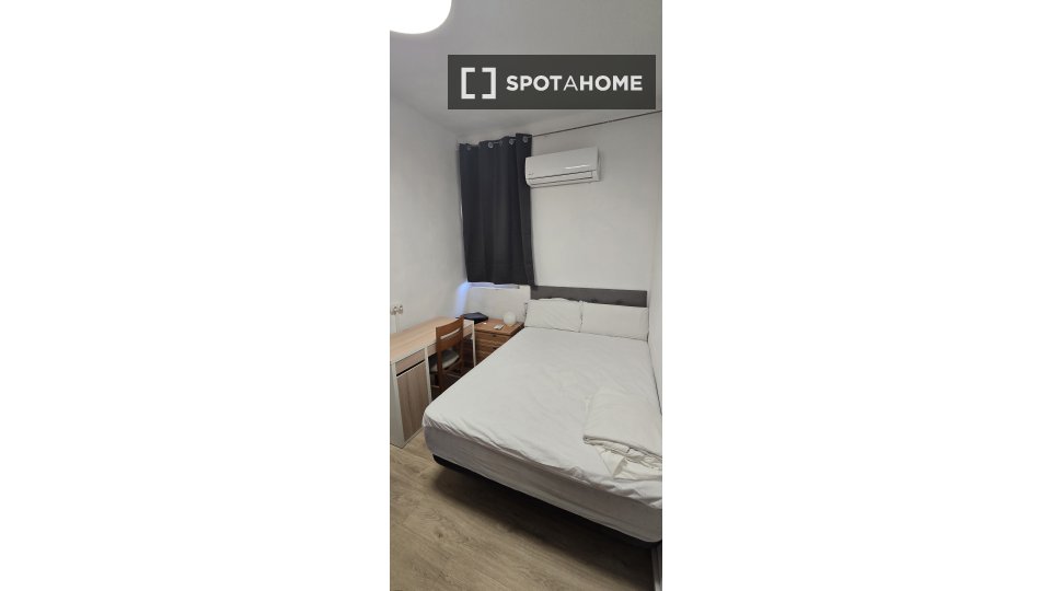 Double room Valencia, 4 beds, 65m² — photo 14