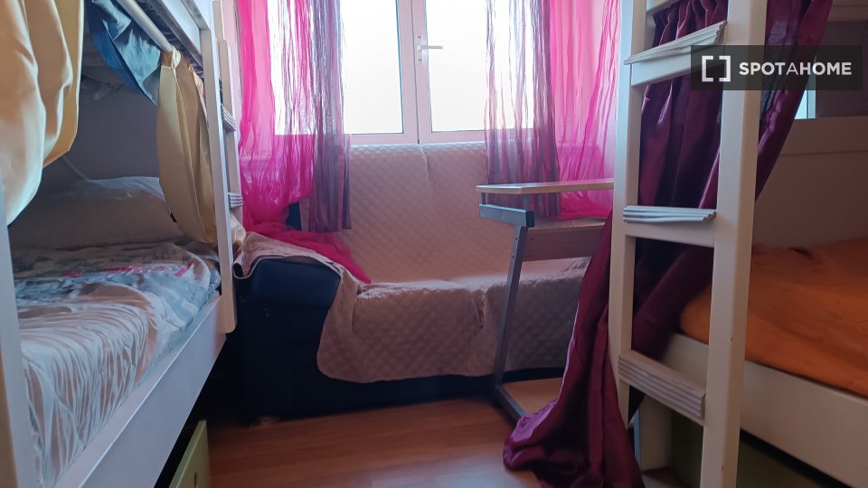 Double room Lisbon, 3 beds, 90m² — photo 19