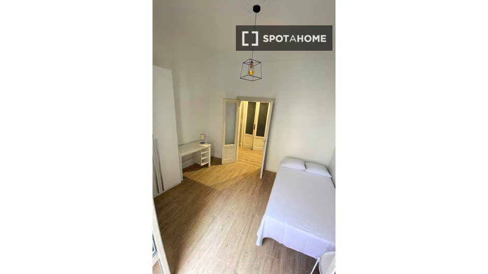 Double room Milan, 2 beds — photo 8
