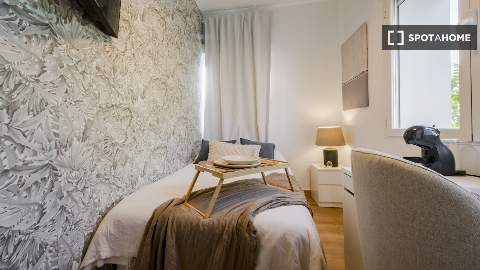 Double room Madrid, 8 beds, 150m² — photo 7