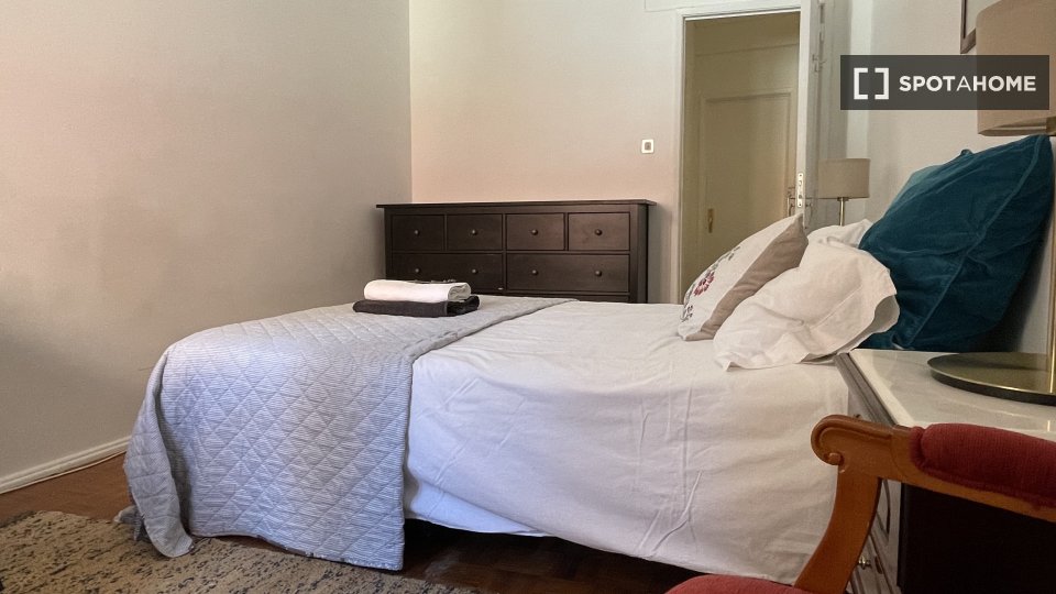 Double room Lisbon, 4 beds, 100m² — photo 4