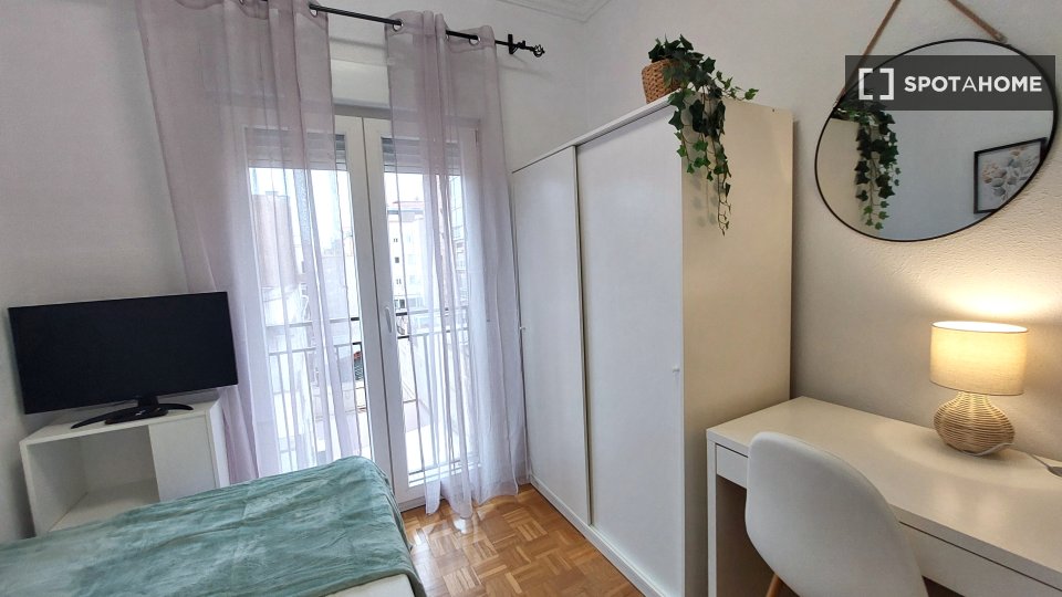 Double room Madrid, 4 beds, 61m² — photo 11