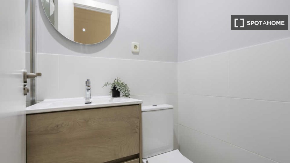Double room Madrid, 4 beds — photo 34